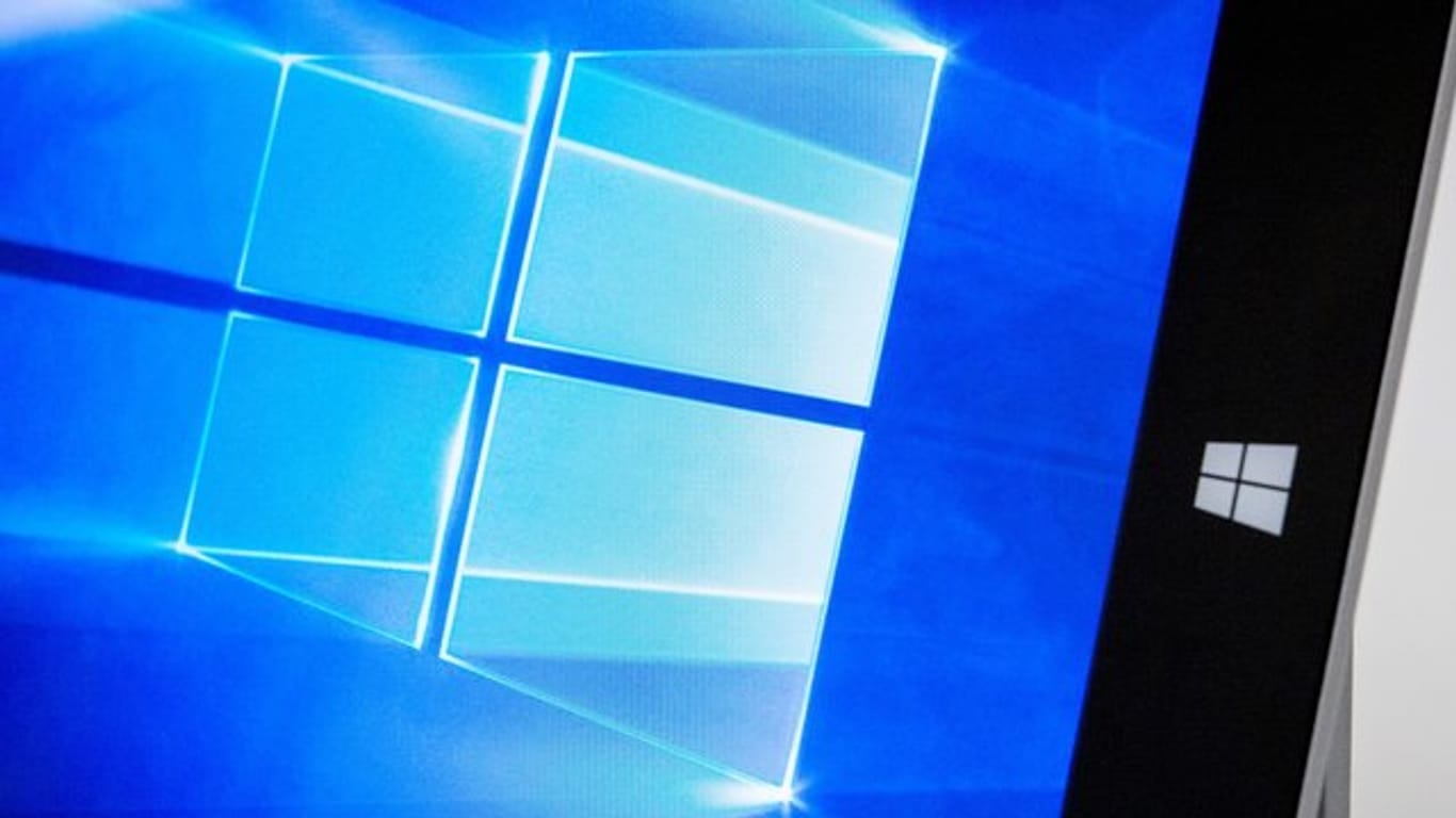 Ein Rechner mit Windows 10: Microsoft hat mehr als 100 Schwachstellen in Windows und anderer Software geschlossen.