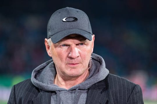 Stefan Effenberg hat Schalke-Boss Clemens Tönnies kritisiert.