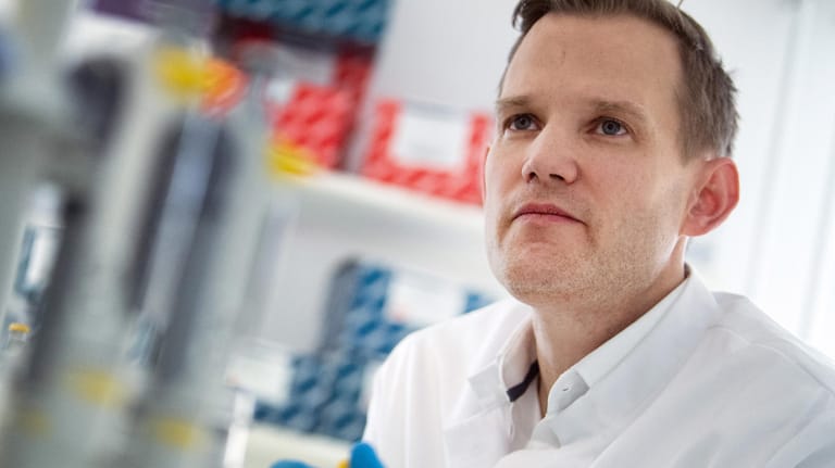 Hendrik Streeck: Der Direktor des Institut für Virologie an der Uniklinik in Bonn erläutert seine Einschätzung zur Pandemie.
