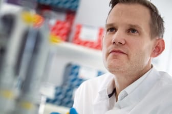 Hendrik Streeck: Der Direktor des Institut für Virologie an der Uniklinik in Bonn erläutert seine Einschätzung zur Pandemie.