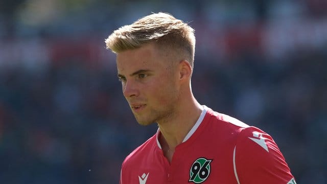 Wechsel von Hannover 96 in die niederländische erste Liga: Emil Hannson. Wechsel von Hannover 96 in die niederländische erste Liga: Emil Hannson.