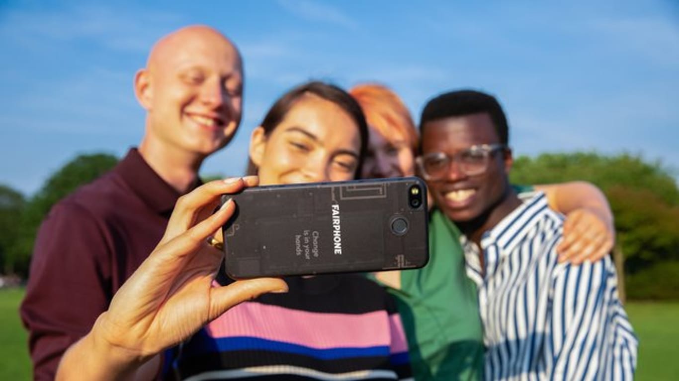 Die Selfie-Kamera des Fairphone 3 löst mit acht Megapixeln auf.