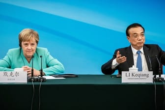 Bundeskanzlerin Merkel sitzt im September 2019 neben Li Keqiang.