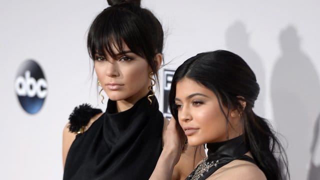 Die Promi-Schwestern Kendall (l) und Kylie Jenner.