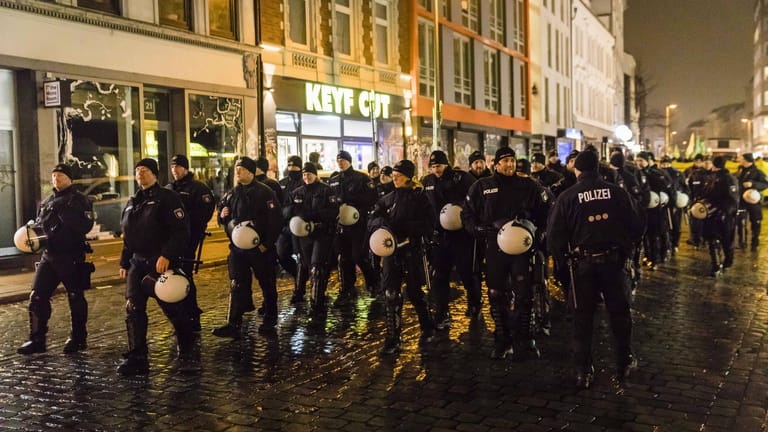 Polizeieinsatz beim G20-Gipfel in Hamburg 2017: Der Fall George Floyd in den USA hat auch in Deutschland eine Debatte über Polizeigewalt entfacht.
