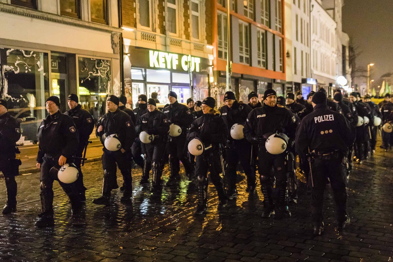 Polizeieinsatz beim G20-Gipfel in Hamburg 2017: Der Fall George Floyd in den USA hat auch in Deutschland eine Debatte über Polizeigewalt entfacht.