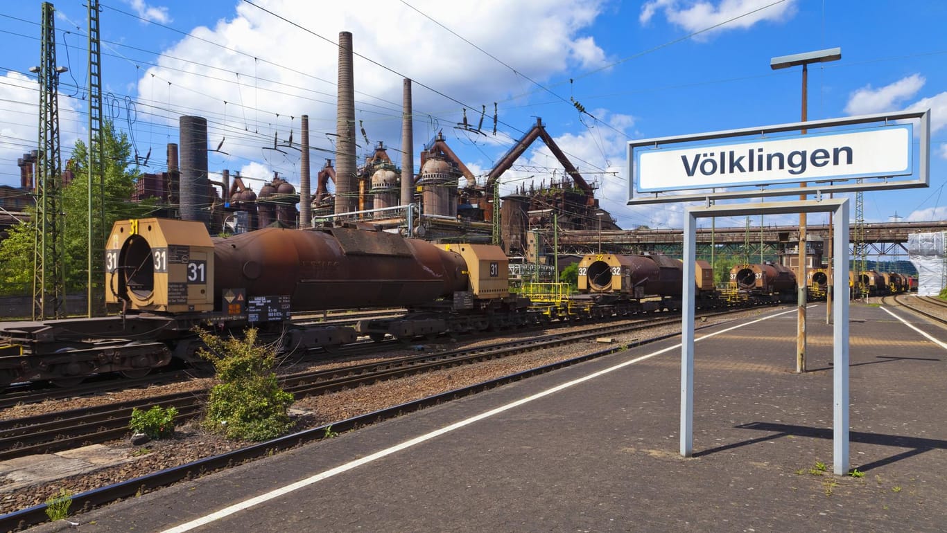 Güterzug am Bahnhof Völklingen: Ein 20-Jähriger kletterte auf einen Wagon und erlitt einen tödlichen Stromschlag.