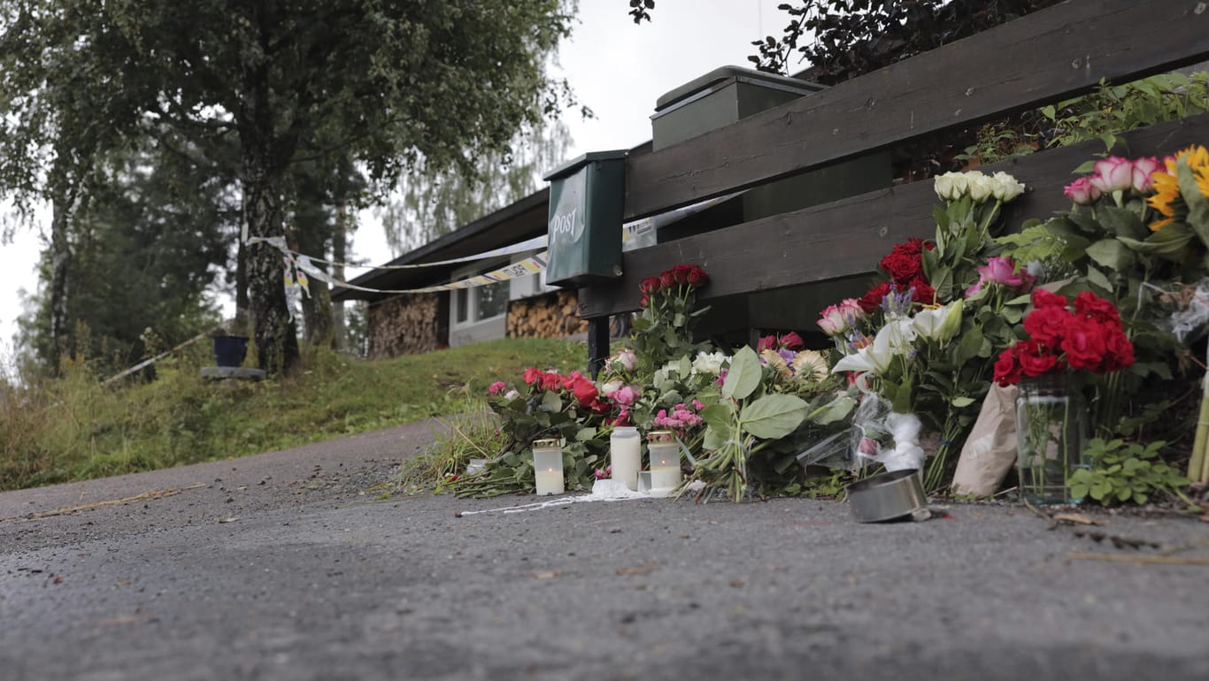 Gedenkstätte in Bærum: Ein bewaffneter 22-Jähriger versuchte in die Moschee einzudringen.
