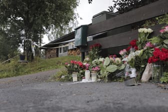 Gedenkstätte in Bærum: Ein bewaffneter 22-Jähriger versuchte in die Moschee einzudringen.