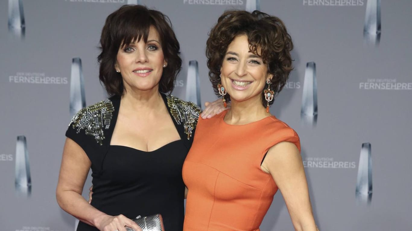 Birgit Schrowange und Isabel Varell beim Deutschen Fernsehpreis 2016: Die beiden Frauen sind schon seit Jahrzehnten enge Freundinnen.