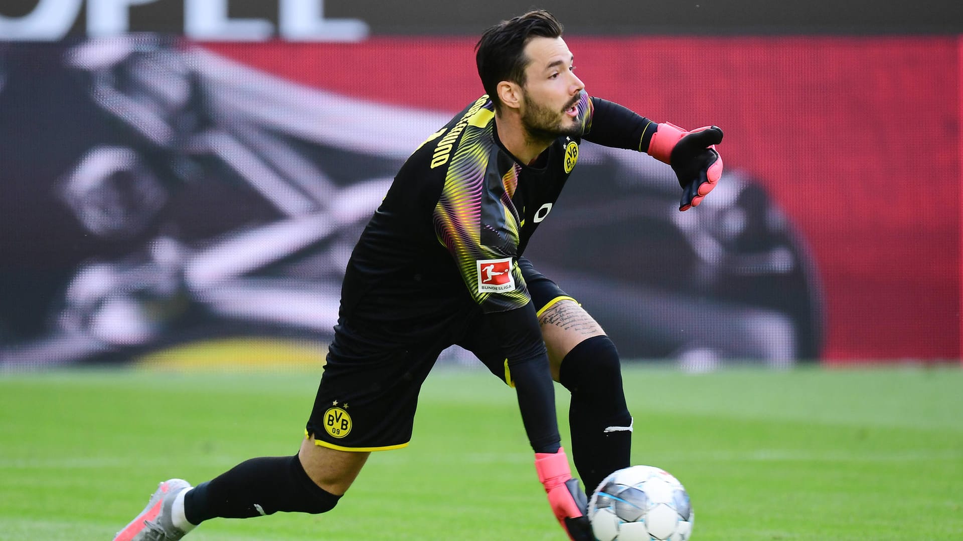 Roman Bürki: Der Torwart des BVB steht wohl vor einer Vertragsverlängerung. Roman Bürki: Der Torwart des BVB steht wohl vor einer Vertragsverlängerung.