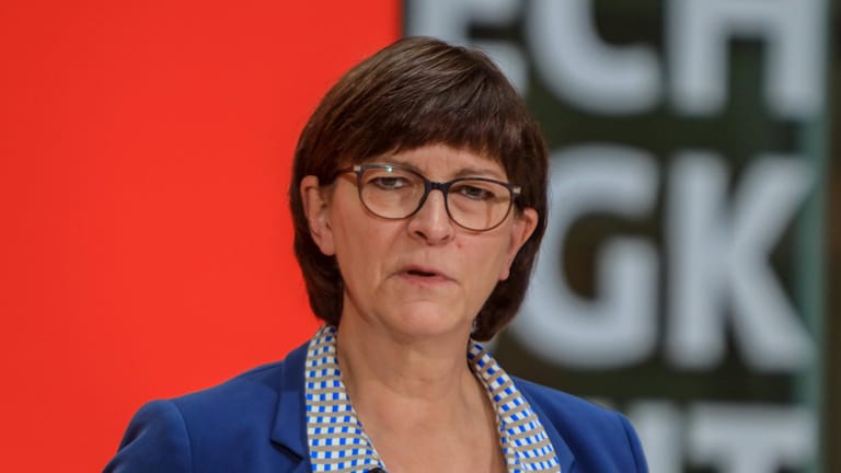 SPD-Chefin Saskia Esken: Die große Mehrheit der Polizeibediensteten stehe solchen Tendenzen sehr kritisch gegenüber und leide unter dem "potenziellen Vertrauensverlust", sagt sie.