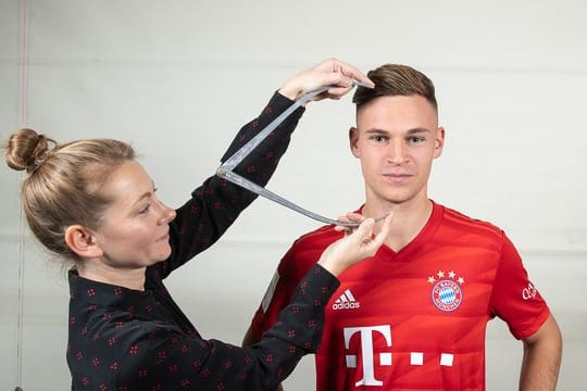 Vermessung für's Madame Tussauds: Bayern-Profi Joshua Kimmich.