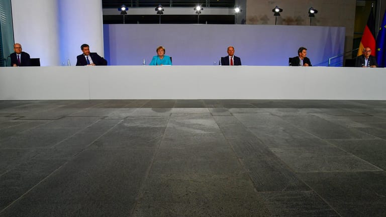 Ralph Brinkhaus (von links), Markus Söder, Angela Merkel, Olaf Scholz, Rolf Mützenich, Norbert Walter-Borjans bei der Pressekonferenz im Bundeskanzleramt: Die Koalition ist zufrieden mit dem Konjunkturpaket.