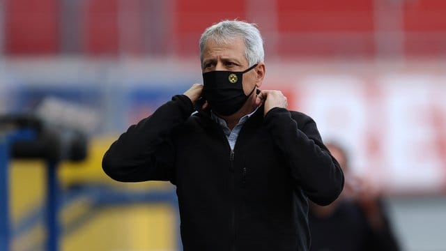 Würde gerne weiter fünfmal wechseln können: BVB-Coach Lucien Favre. Würde gerne weiter fünfmal wechseln können: BVB-Coach Lucien Favre.