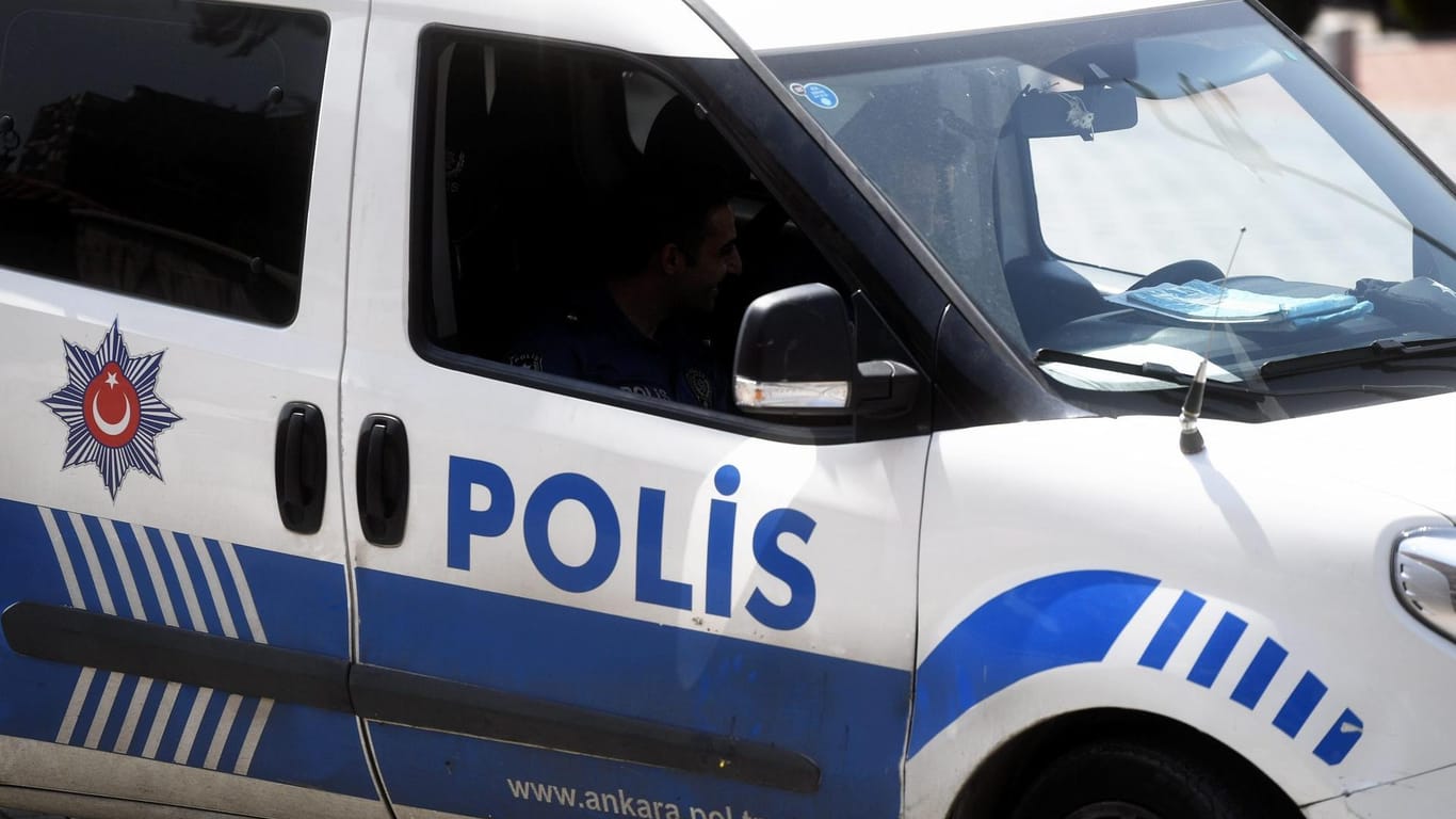 Einsatzwagen der Polizei in Ankara: Hilfspolizisten sollen die Gendarmerie unterstützen.