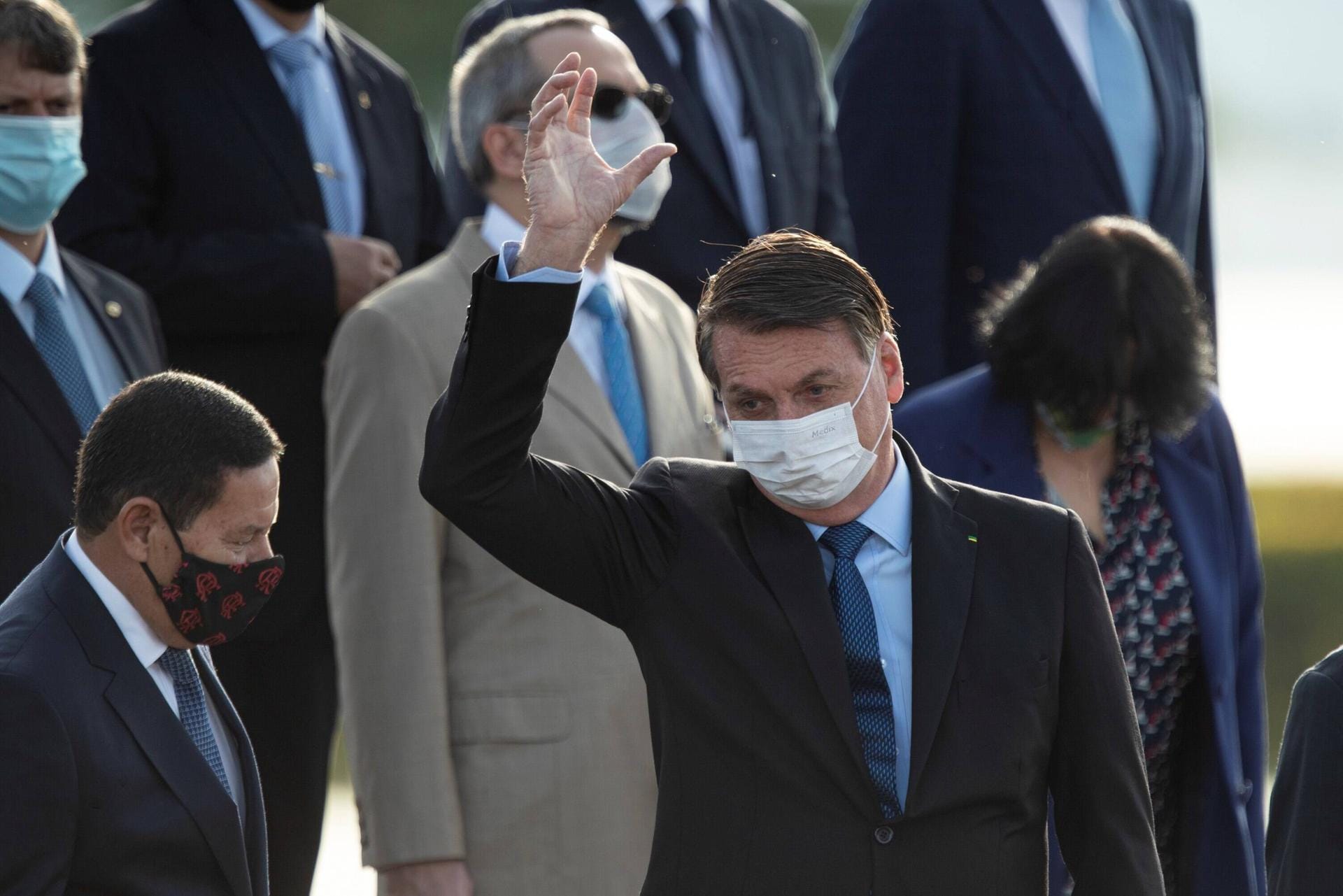 Brasilien: Jair Bolsonaro nennt das Coronavirus gerne eine "kleine Grippe". Dementsprechend locker geht Brasiliens Präsident mit der Pandemie um. Da hilft es auch wenig, dass viele Verantwortliche der brasilianischen Bundesstaaten die Gefahr längst erkannt haben. Brasilien hat mittlerweile die zweitmeisten Infizierte weltweit – und sie steigen täglich weiter.