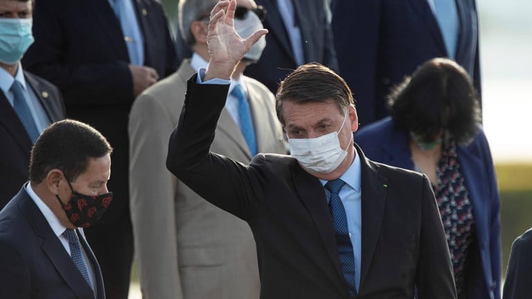 Brasilien: Jair Bolsonaro nennt das Coronavirus gerne eine "kleine Grippe". Dementsprechend locker geht Brasiliens Präsident mit der Pandemie um. Da hilft es auch wenig, dass viele Verantwortliche der brasilianischen Bundesstaaten die Gefahr längst erkannt haben. Brasilien hat mittlerweile die zweitmeisten Infizierte weltweit – und sie steigen täglich weiter.