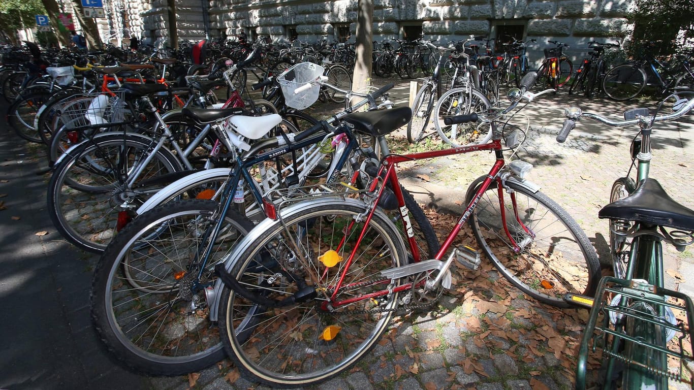 Das LKA ermittelt gegen Leipziger Polizisten wegen Korruptionsverdacht in Zusammenhang mit sichergestellten Fahrrädern. (Symbolbild)