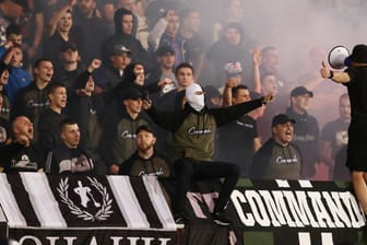 Fans im Partizan-Stadion: Die Anhänger standen im "Ewigen Derby" gegen Roter Stern Belgrad dicht gedrängt auf den Rängen-