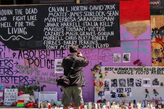 Demonstranten haben nach Tagen des Protests und Auseinandersetzungen mit der Polizei in Seattle unweit des Kapitols eine "Autonome Zone" eingerichtet.