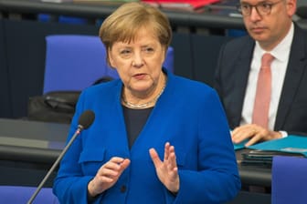 Kanzlerin Angela Merkel: An der Mehrwertsteuersenkung gibt es viel Kritik.