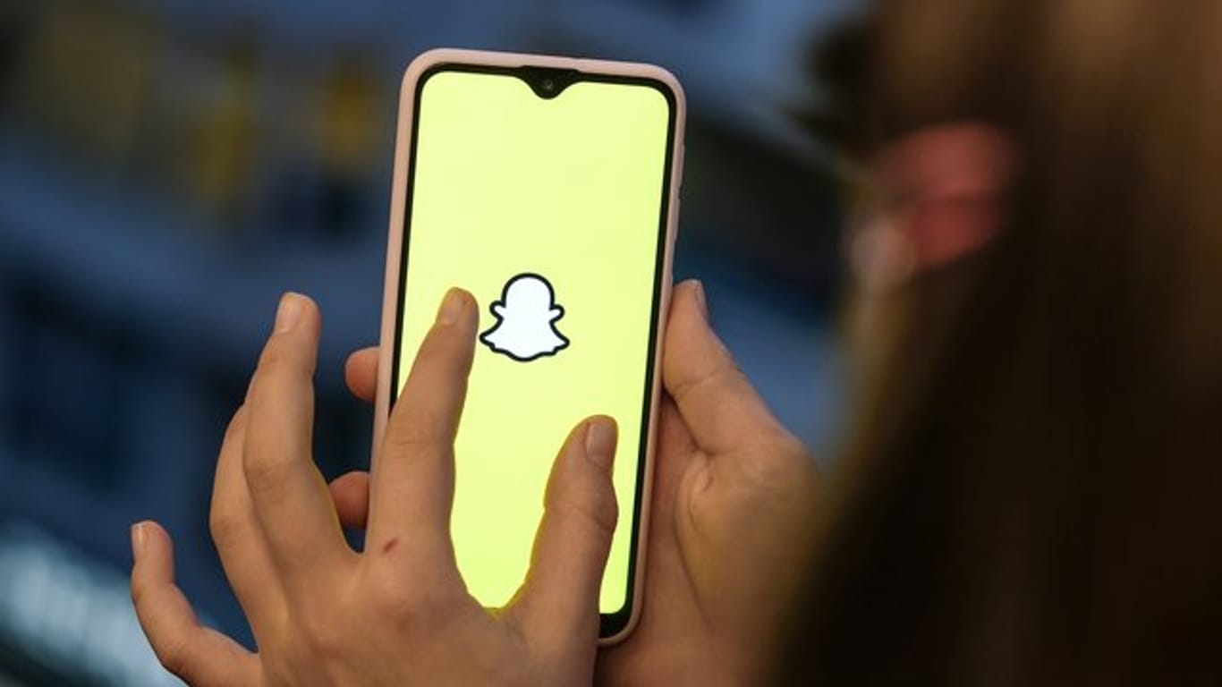 Das Logo von Snapchat auf einem Smartphone.