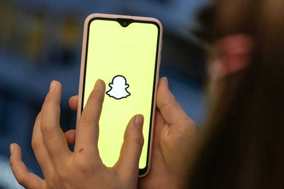 Das Logo von Snapchat auf einem Smartphone.