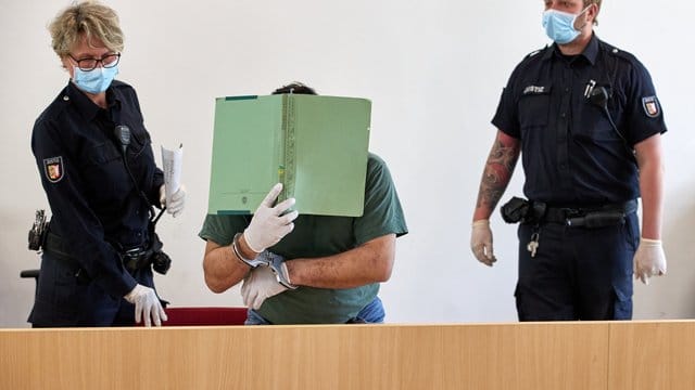 Der 43-Jährige beim Prozessbeginn im April.