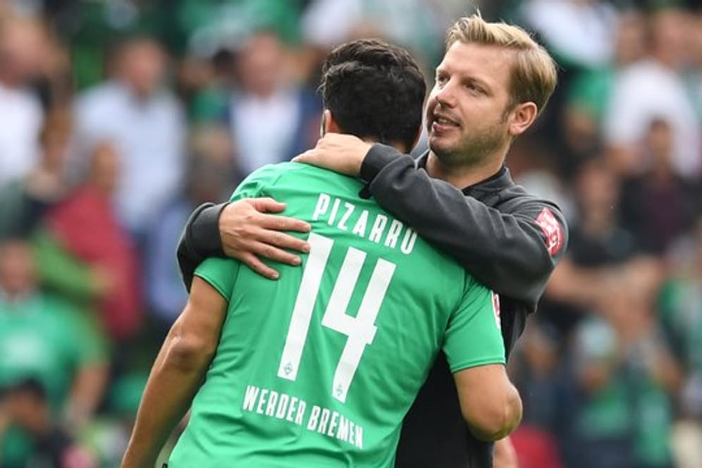 Werder-Trainer Florian Kohfeldt kann auf seinen Stürmer Claudio Pizarro bauen.