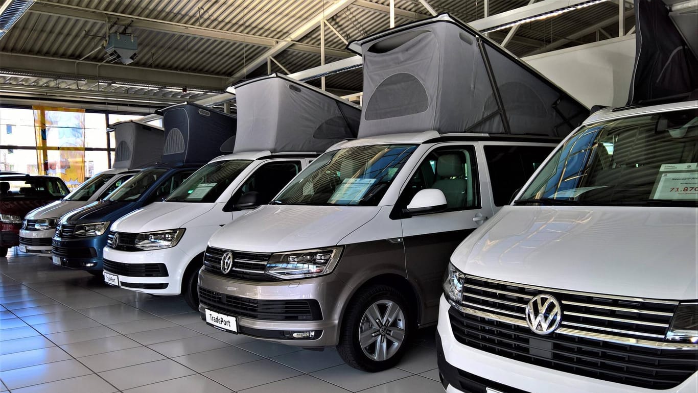 Wohnmobile von Volkswagen: Im Ruhrgebiet hat eine Betrügerbande geliehene Fahrzeuge weiterverkauft.