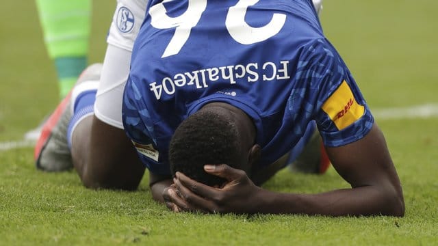 Der FC Schalke 04 muss auf Salif Sané für den Rest der Saison verzichten. Der FC Schalke 04 muss auf Salif Sané für den Rest der Saison verzichten.