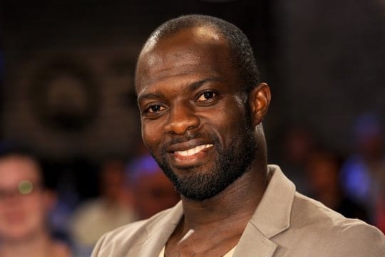 Hans Sarpei fordert den DFB zum stärkeren Kampf gegen Rassismus auf.