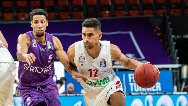 Nationalspieler Maodo Lo (r) lenkte das Spiel der Bayern-Basketballer. Nationalspieler Maodo Lo (r) lenkte das Spiel der Bayern-Basketballer.