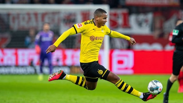 Der Dortmunder Manuel Akanji fordert mehr Engagement gegen Rassismus. Der Dortmunder Manuel Akanji fordert mehr Engagement gegen Rassismus.