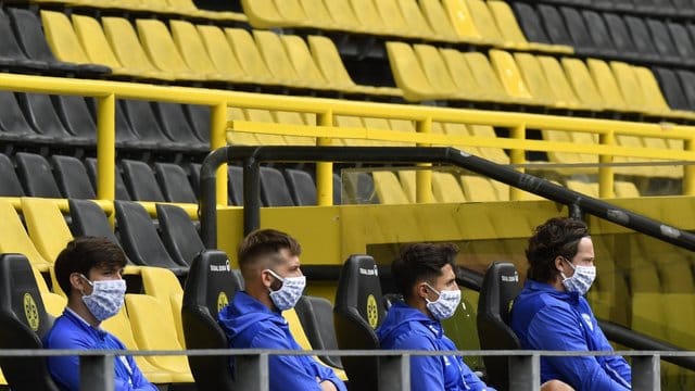 Die Ersatzspieler vom FC Schalke 04 könnten für die Zukunft des Clubs stehen. Die Ersatzspieler vom FC Schalke 04 könnten für die Zukunft des Clubs stehen.