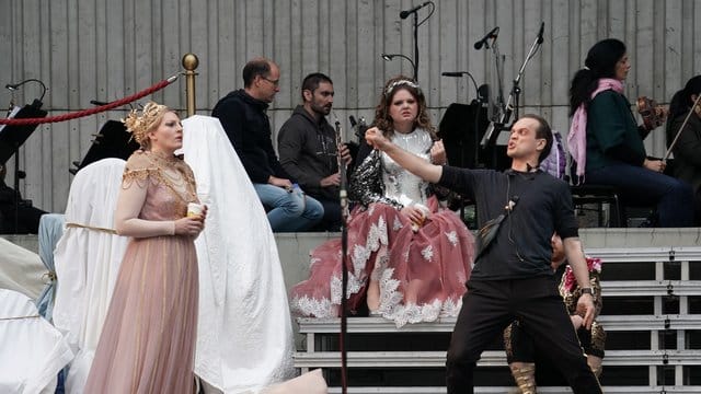"Das Rheingold" hat auf dem Parkdeck der Deutschen Oper Berlin stattgefunden. "Das Rheingold" hat auf dem Parkdeck der Deutschen Oper Berlin stattgefunden.
