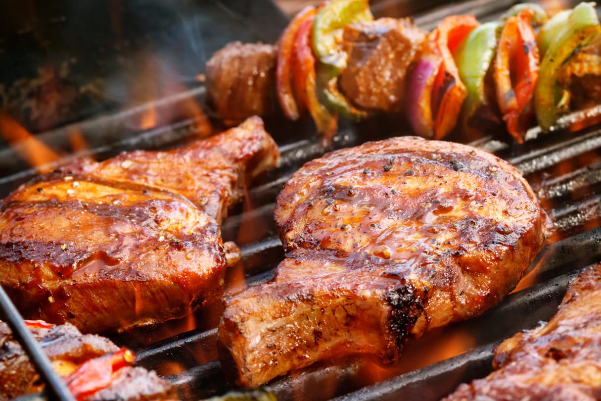 Grillen: Einige Lebensmittel können durch das Grillen zur Gefahr für die Gesundheit werden. (Symbolbild)