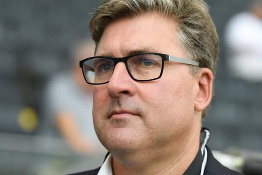Eintracht Frankfurts Vorstandsmitglied Axel Hellmann hat die Finanzpolitik beim Bundesliga-Konkurrenten RB Leipzig scharf kritisiert.