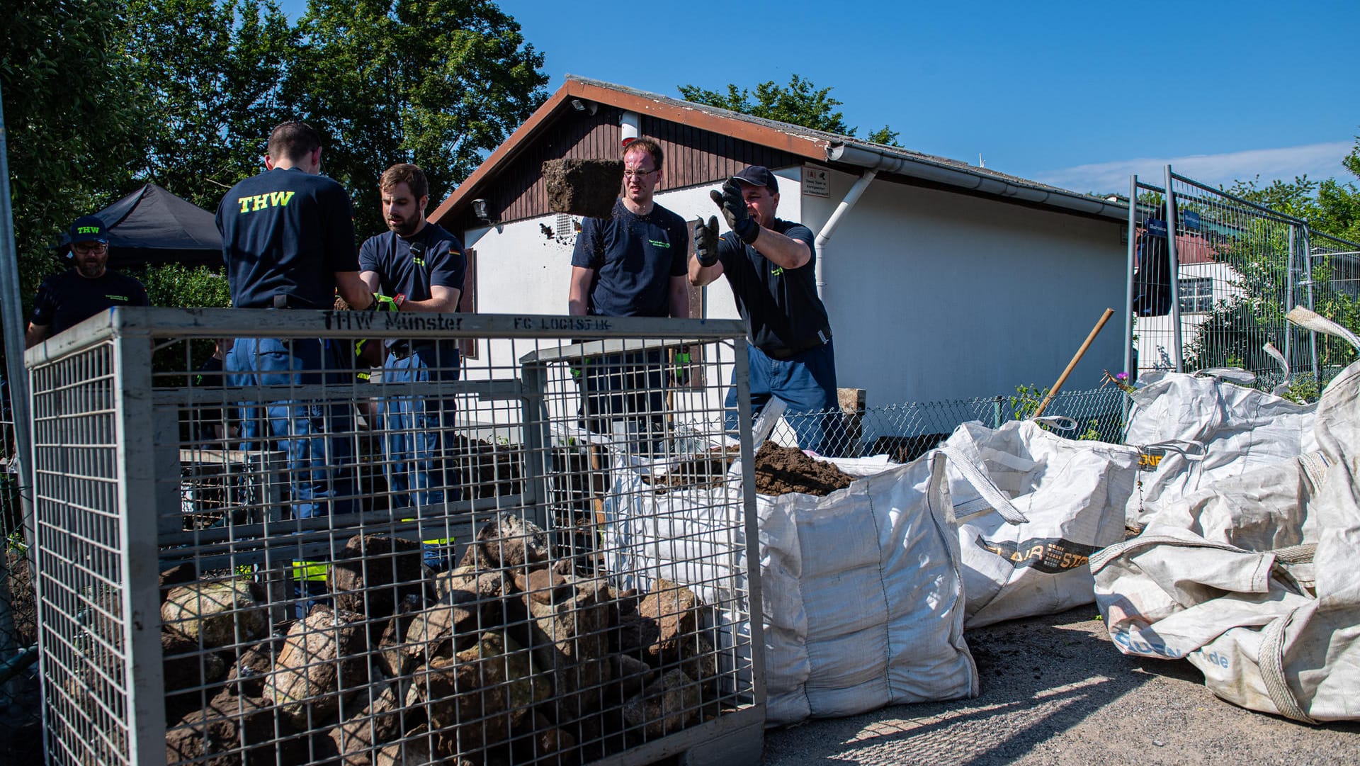 Abriss der Gartenlaube: In der Laube des Kleingartenvereins sollen mehrere Männer zwei Jungen schwer missbraucht haben.