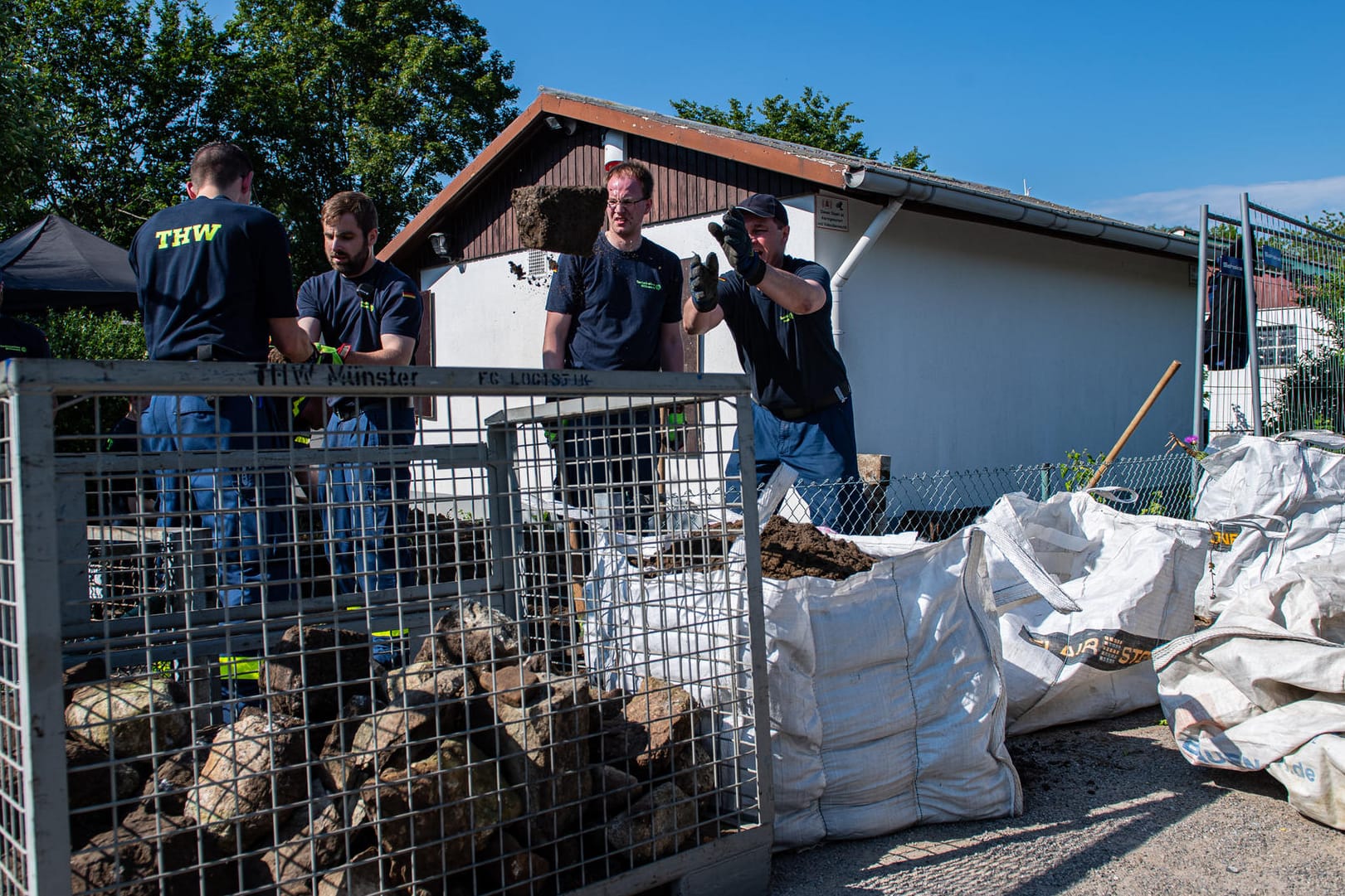 Abriss der Gartenlaube: In der Laube des Kleingartenvereins sollen mehrere Männer zwei Jungen schwer missbraucht haben.