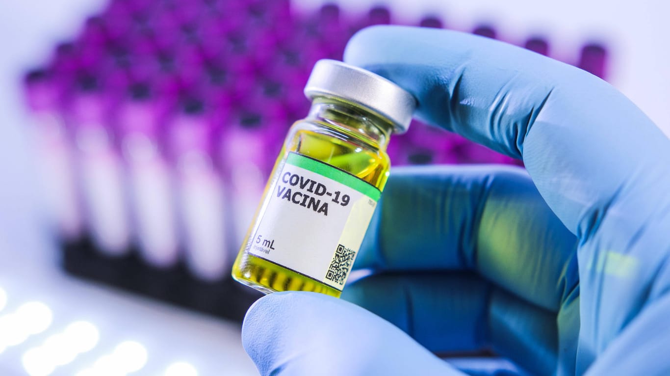 Noch gibt es keinen Impfstoff gegen das Coronavirus: Mehrere EU-Länder haben mit einem Pharmakonzern einen Vertrag zur Lieferung eines möglichen Mittels abgeschlossen.