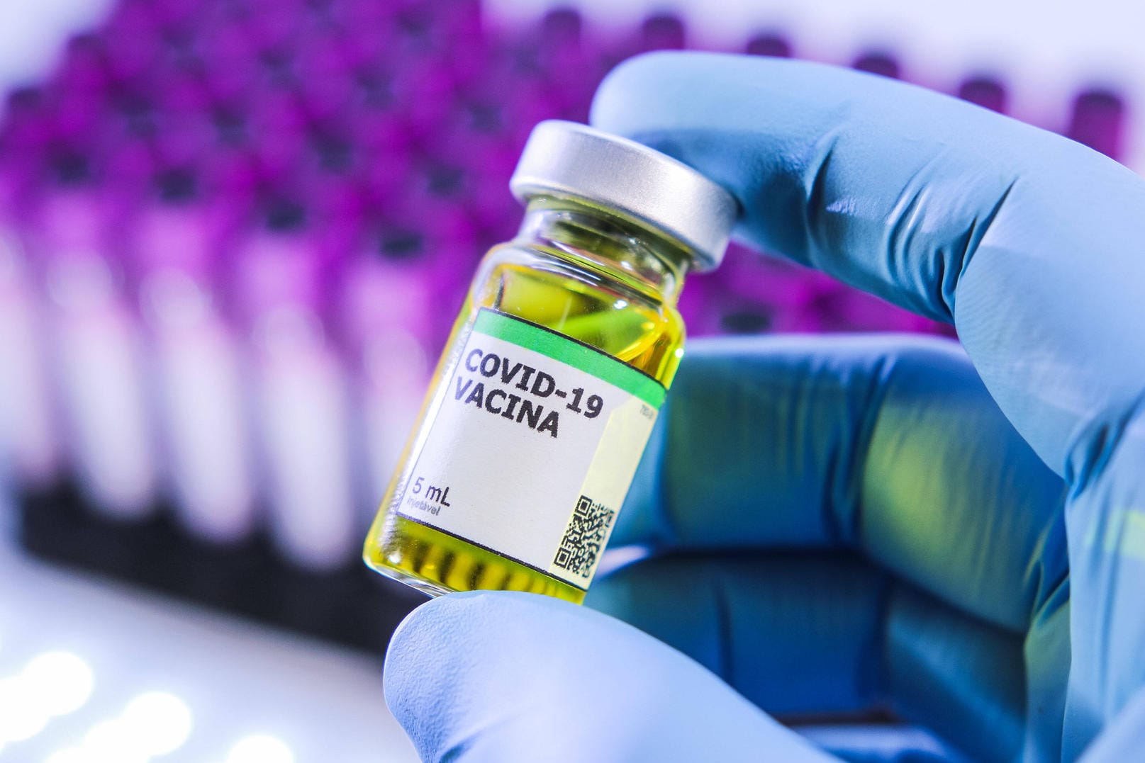 Noch gibt es keinen Impfstoff gegen das Coronavirus: Mehrere EU-Länder haben mit einem Pharmakonzern einen Vertrag zur Lieferung eines möglichen Mittels abgeschlossen.