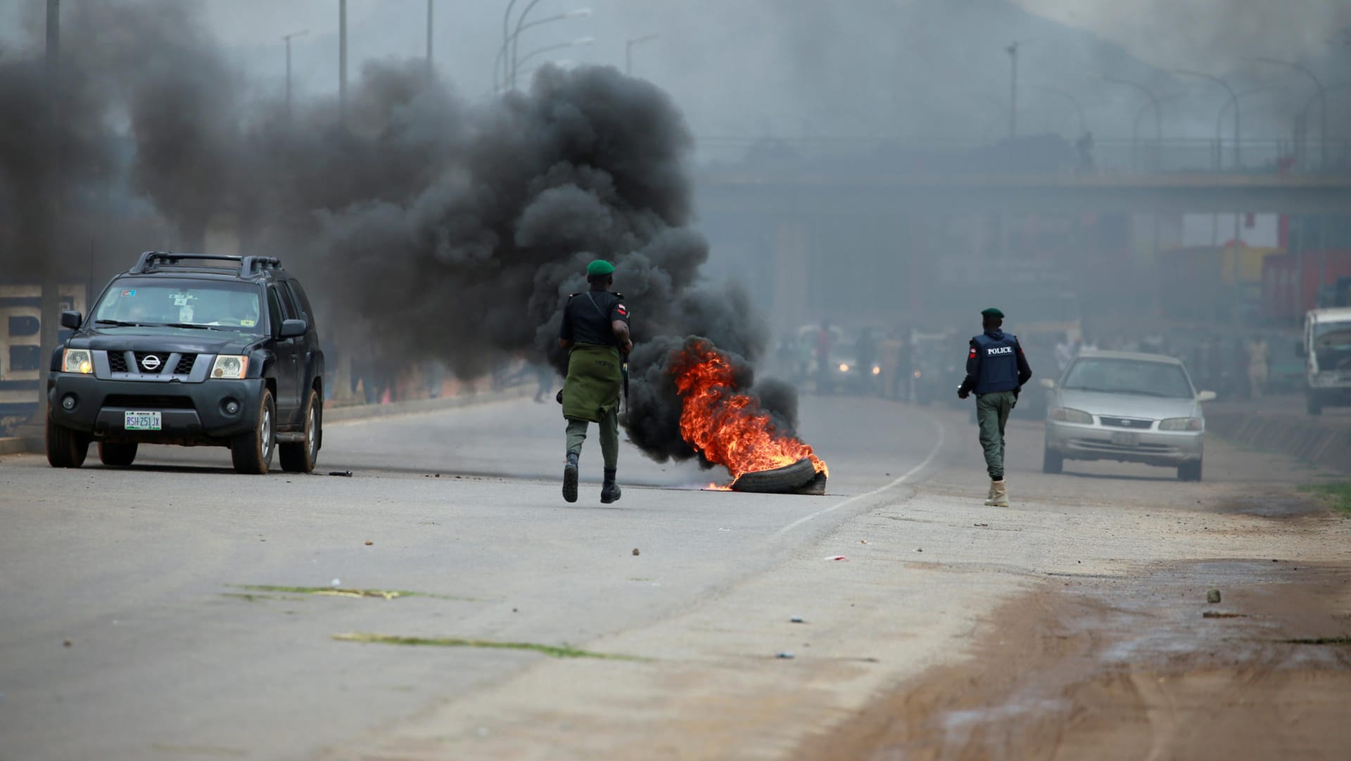 Polizisten in Nigeria: Immer wieder kommt es in dem afrikanischen Land zu Ausschreitungen.