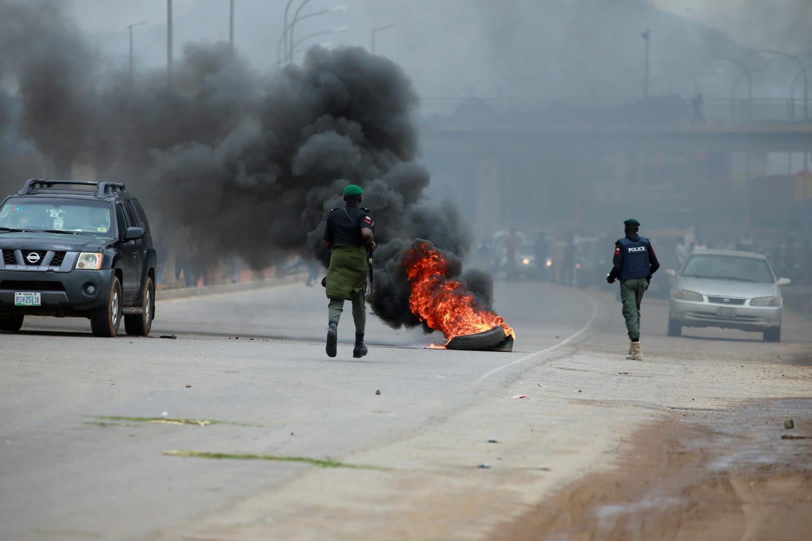 Polizisten in Nigeria: Immer wieder kommt es in dem afrikanischen Land zu Ausschreitungen.