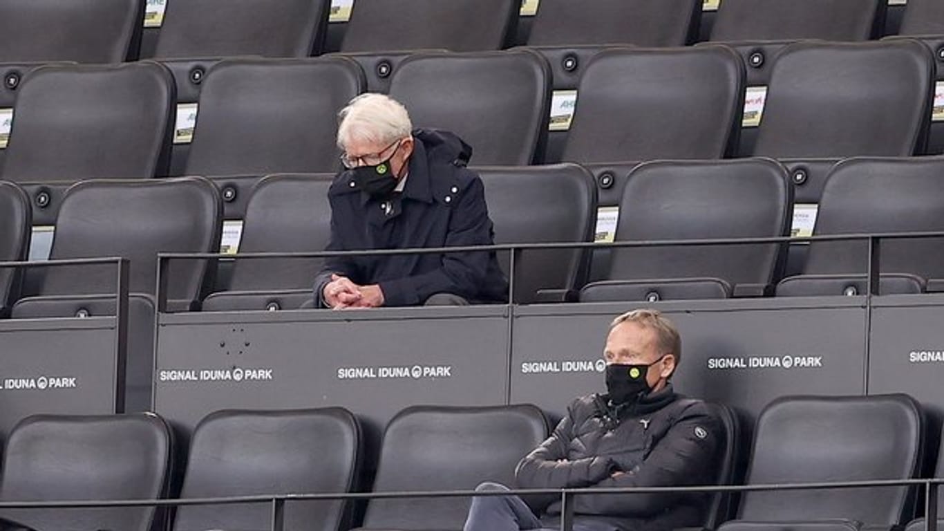 BVB-Präsident Reinhard Rauball (oben) und Geschäftsführer Hans-Joachim Watzke schauten sich das Spiel in Dortmund von der Tribüne aus an.