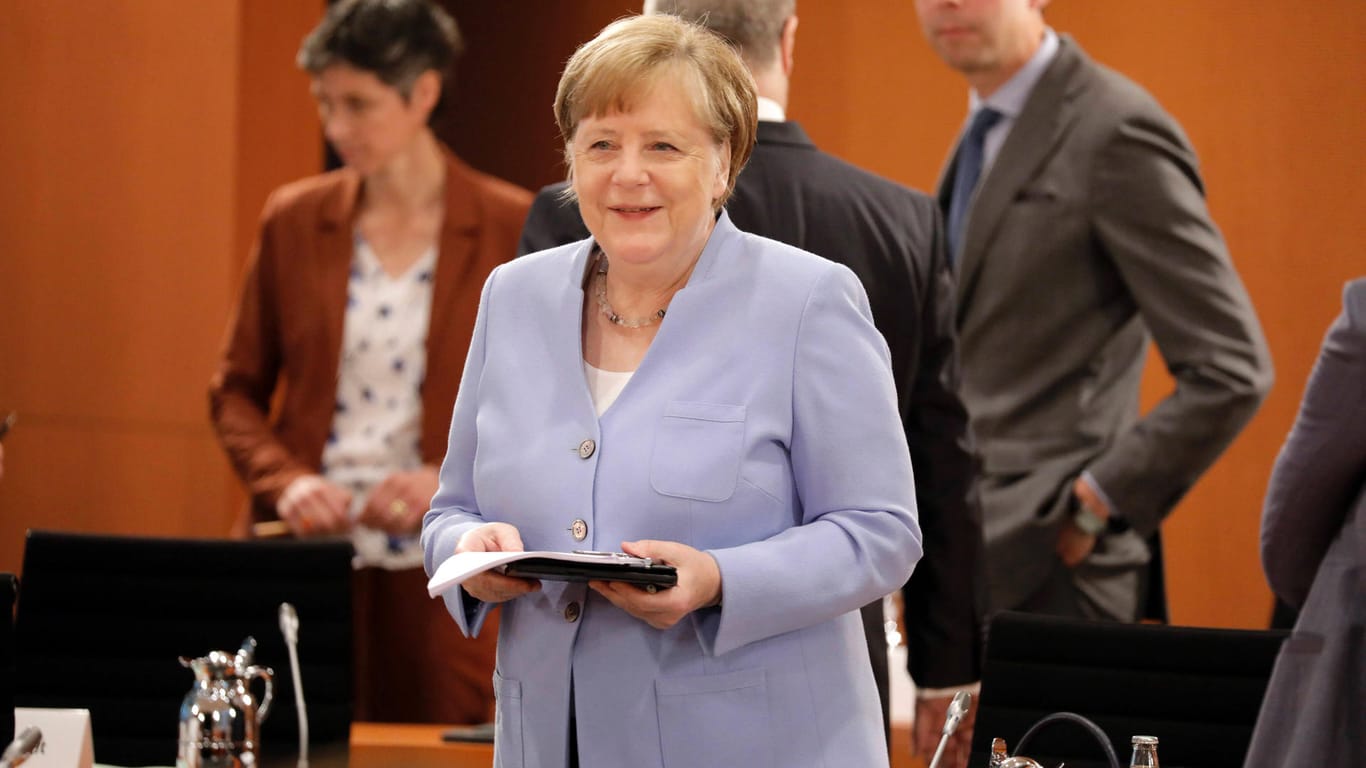 Angela Merkel: Das Bundeskabinett will am Mittwoch wohl eine Ausbildungsprämie beschließen.