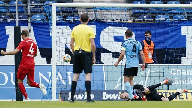 Bayerns zweite Mannschaft setzte sich bei Waldhof Mannheim durch.