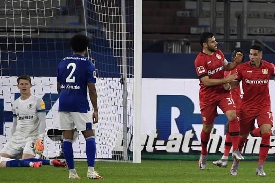 Ein Eigentor rettete Bayer Leverkusen einen Punkt auf Schalke.