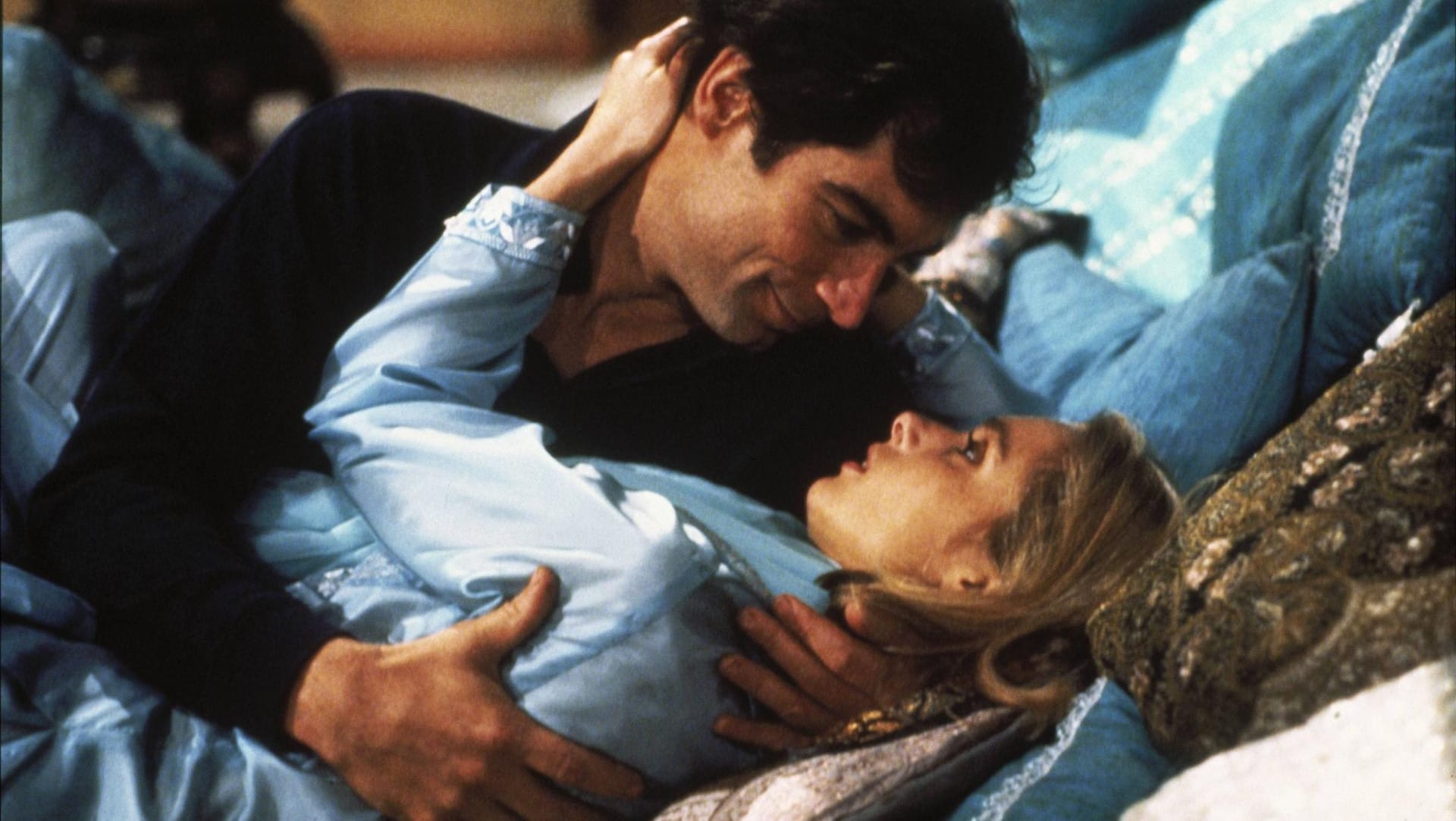 Timothy Dalton und Maryam d'Abo: 1987 standen sie zum ersten Mal gemeinsam vor der Kamera.